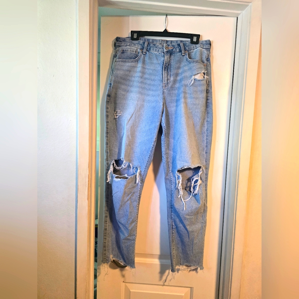 American Eagle Distressed Light Blue Women's Curvy Mom Jeans Size 10